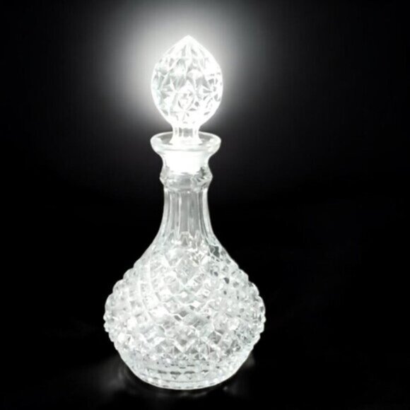 Vintage 12" Tall Crystal Whisky Decanter, Exquisite Glassware for Fine Spirits - Picture 5 of 6